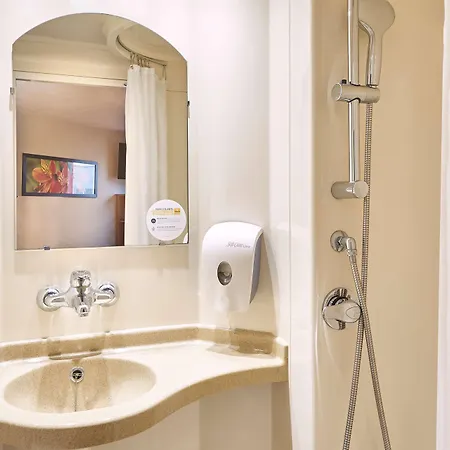 Hotell Premiere Classe Ouest Universite 2*