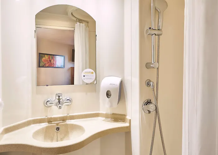 Otel Premiere Classe Ouest Universite 2*